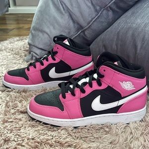 Jordan 1 Mid